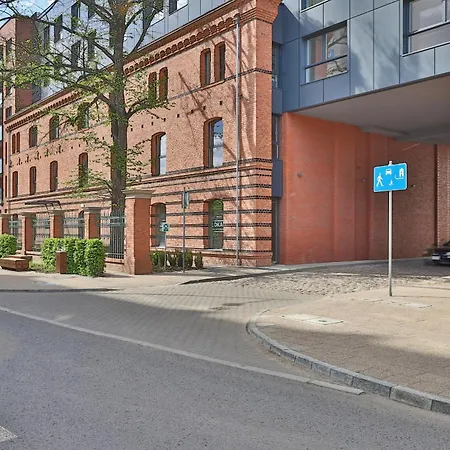 Old Town Walowa With Balcony By Renters Apartman Gdańsk